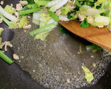 時短！とろッと小松菜と白菜の鶏そぼろ炒め作り方4写真