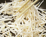 ソーセージともやしのキムチ炒め作り方3写真