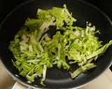 白菜と焼鳥缶詰のパパッと炒め作り方2写真