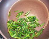 食感のムラが美味しい！鬼旨ニラ玉作り方3写真