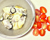 牡蠣とプチトマトのワイン蒸し作り方1写真