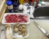 牛肉と きのこの オイスターソース炒め作り方1写真