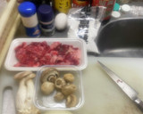 牛肉と きのこの オイスターソース炒め作り方1写真