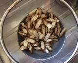 ごぼう出汁が美味しい豚バラスライス味噌汁作り方2写真