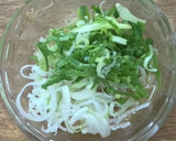やきとり缶詰で☆塩やきとり葱まみれ丼作り方5写真