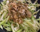セロリのザーサイ炒め作り方4写真