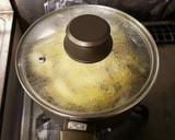 かぼちゃと玉ねぎとしめじと油揚げの味噌汁作り方2写真