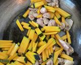 かぼちゃと鶏肉のオリーブオイル炒め作り方2写真