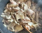 鶏モモとキノコのペペロンチーズ炒め作り方5写真