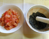 トマトの黒ごま和え作り方1写真