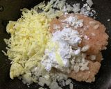 超簡単☆鶏チーズバーグ〜にんにくソース作り方2写真