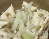 鍋1つ簡単 れんこんごぼうと豆腐の味噌汁作り方1写真