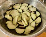 簡単おいしい♪ナスとしめじのトマトパスタ作り方1写真