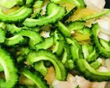 鶏肉＆ゴーヤーの目玉やきグラタン作り方1写真