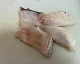 鯛のアラのお味噌汁作り方1写真