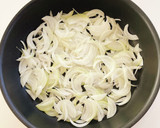 鮭とキノコと玉ねぎのフライパン蒸し作り方1写真