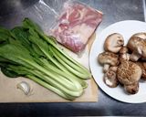 鶏ももと小松菜の炒め物作り方1写真