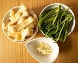 牛肉ピーマンお揚げの和風おかかチーズ炒め作り方1写真