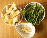 牛肉ピーマンお揚げの和風おかかチーズ炒め作り方1写真
