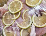 塩麹でしっとり☆むね肉レモンオリーブ蒸し作り方3写真