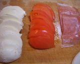 トマトとモッツァレラチーズの揚げ餃子作り方1写真