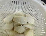 鶏手羽中と大根*里芋の煮物作り方3写真