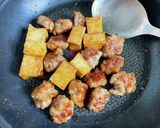 米粉でカリッ♬豚こまと厚揚げの甘酢炒め作り方10写真