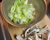 里芋ときのこの、とろろ昆布お味噌汁作り方2写真