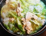 簡単☆キャベツと鶏肉の塩ちゃんこ鍋作り方3写真
