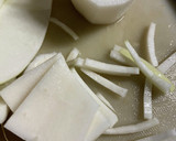 大根皮厚めの炒め物胡麻たっぷり作り方2写真