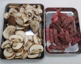 牛肉ときのこのピリ辛オイスターソース炒め作り方1写真