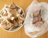 秋鮭と舞茸の甘辛炒め作り方1写真