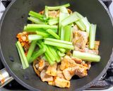 豚バラ肉と冷凍レンコンのピリ辛中華炒め作り方7写真