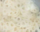 レンコンとタコを炒めておしゃれなマリネに作り方2写真