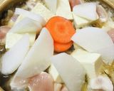 鍋の素活用●鶏肉＆豆腐の煮込み餅うどん鍋作り方2写真
