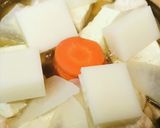 鍋の素活用●鶏肉＆豆腐の煮込み餅うどん鍋作り方3写真