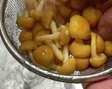 絹揚げ入り！ほうれん草となめこのお味噌汁作り方2写真