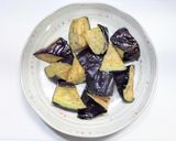 豚ひき肉と冷凍の揚げナスで味噌炒め作り方2写真