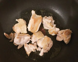 梅干しだけで簡単！鶏ごぼうの梅炒める作り方2写真