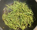 芋づるの炒め煮（さつま芋のツル）作り方3写真