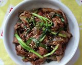 肉ニラ炒め丼♪作り方1写真