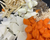 残り野菜をとりあえず全部切って！簡単豚汁作り方1写真