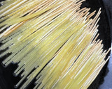 超簡単おつまみ&おやつにパスタの揚げ焼き作り方2写真