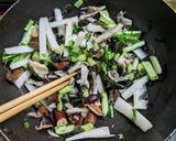 チチタケと乾燥ワカメ、大根の激うま炒め作り方4写真