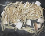 ごぼうとエリンギとコンビーフの炒め煮作り方3写真