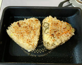 おこげを味わう焼きおにぎり(炊き込み飯)作り方2写真