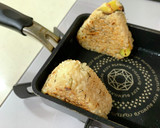 おこげを味わう焼きおにぎり(炊き込み飯)作り方3写真