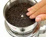ミルで粉砕するだけ！紅茶パウダーの作り方作り方1写真