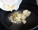 豚肉に甘酸っぱいりんごソースを絡めて作り方4写真