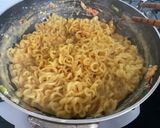爆速激うま！辛ラーメンカルボナーラ作り方3写真